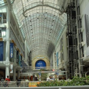 Sumérgete en la <b>experiencia única</b> del Centro Comercial La Roca: compras, gastronomía y diversión