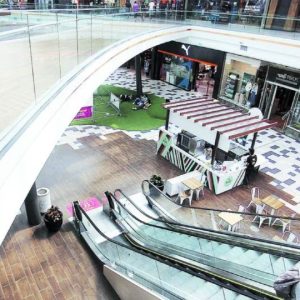 Explora la diversidad de tiendas y sabores en Centro Comercial Glorias