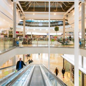Sumérgete en la experiencia de compras y diversión en Gran Vía