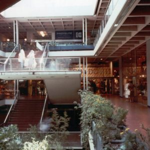 Explora la belleza verde y el arte en Galería Jardín de Buenos Aires